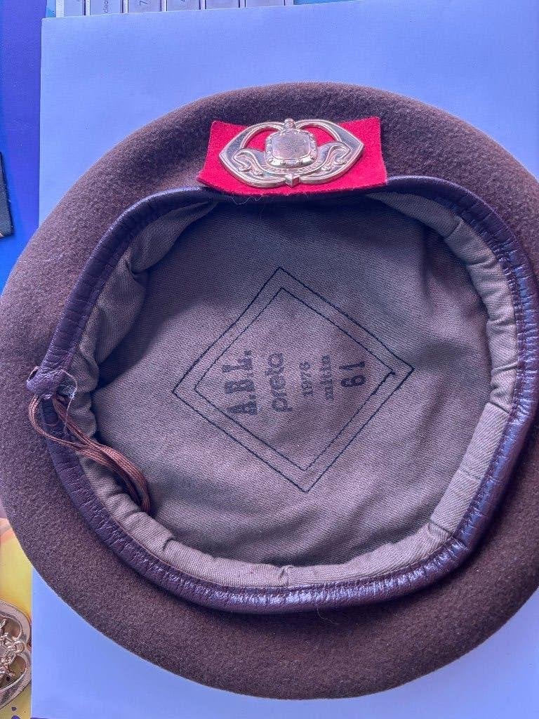 Oude baret 1976 algemene infanterie, Verzamelen, Verzenden, Landmacht, Nederland, Kleding of Schoenen