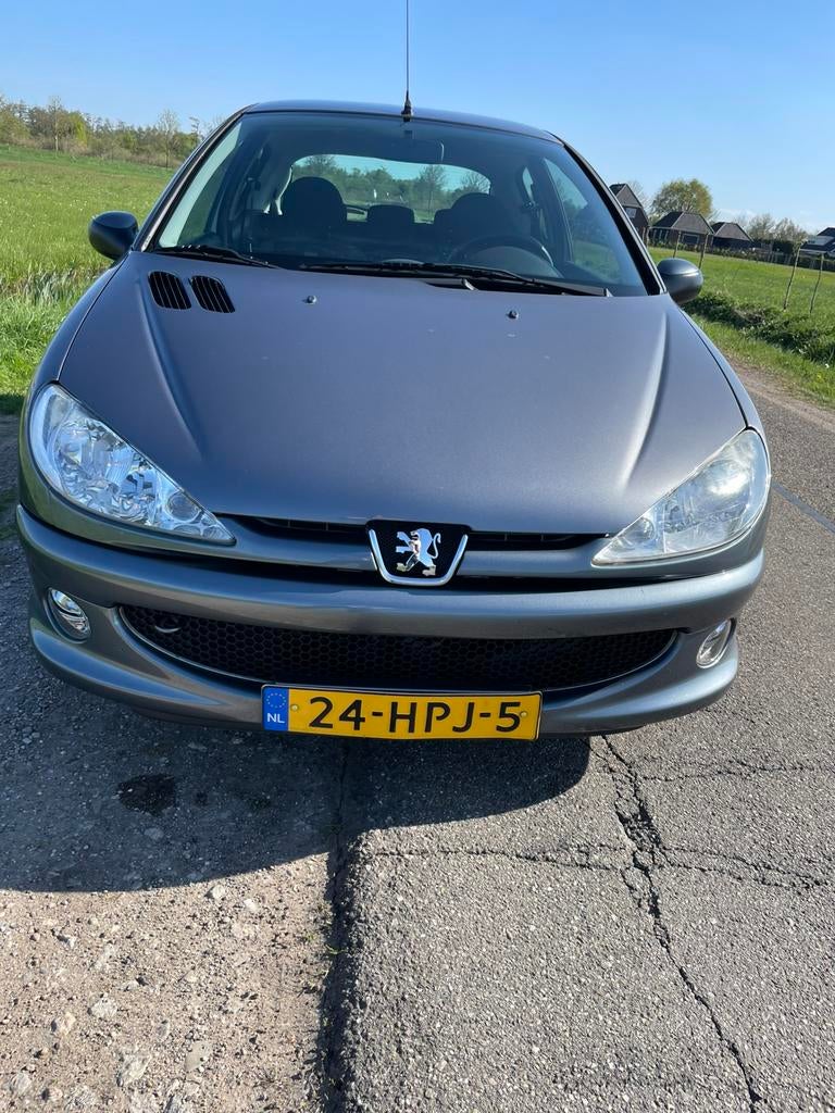 Peugeot 206 1.4 3D 2009 Grijs, Voorwielaandrijving, 31 €/maand, 4 cilinders, Origineel Nederlands