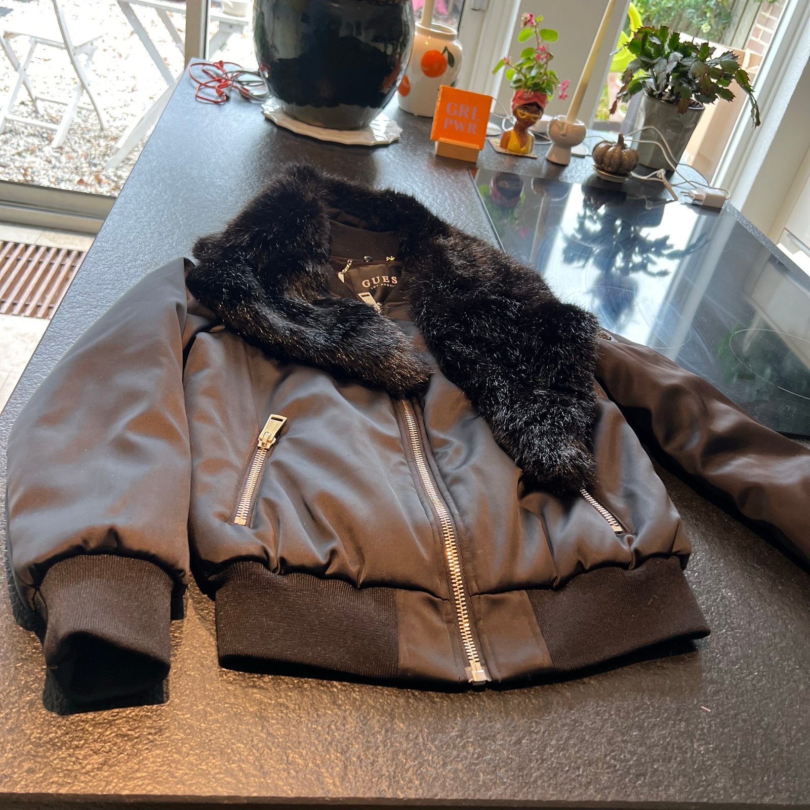 Guess bomberjack met afneembare bontkraag, Kleding | Dames, Jassen | Winter, Ophalen, Zo goed als nieuw, Maat 36 (S), Zwart