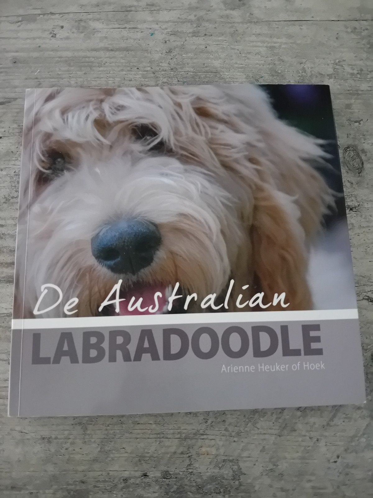 De Australian Labradoodle - Arienne Heuker of Hoek, Ophalen of Verzenden, Zo goed als nieuw, Honden, Arienne Heuker of Hoek