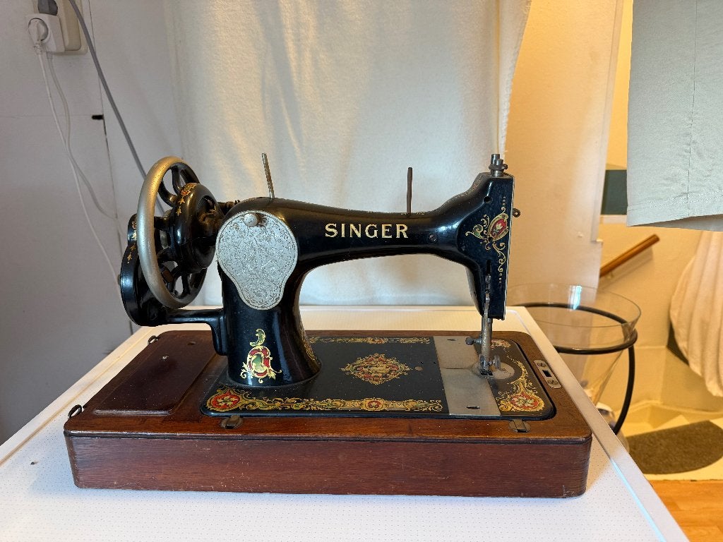 Antieke Singer naaimachine, Ophalen
