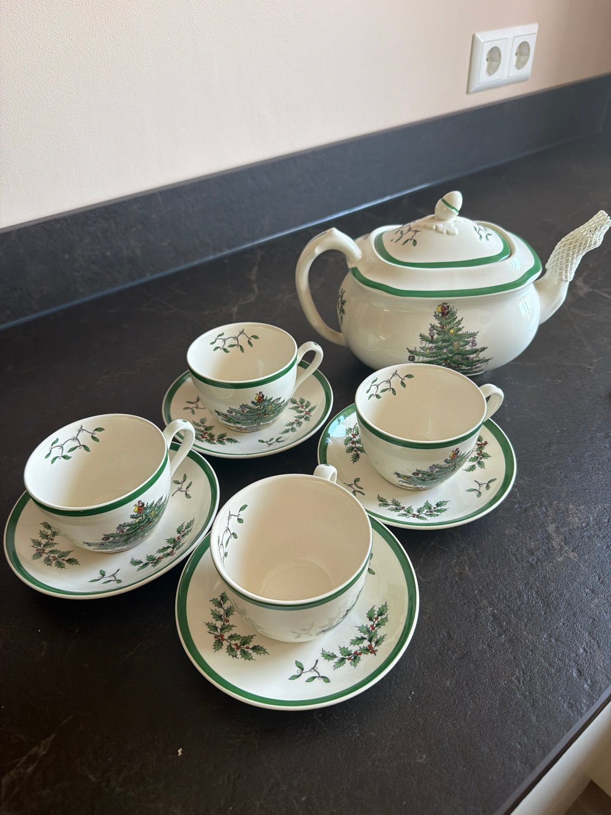 Spode Christmas Tree theeservies - theepot en 4 kop en schot, Huis en Inrichting, Keuken | Servies, Overige merken, Klassiek, Nieuw