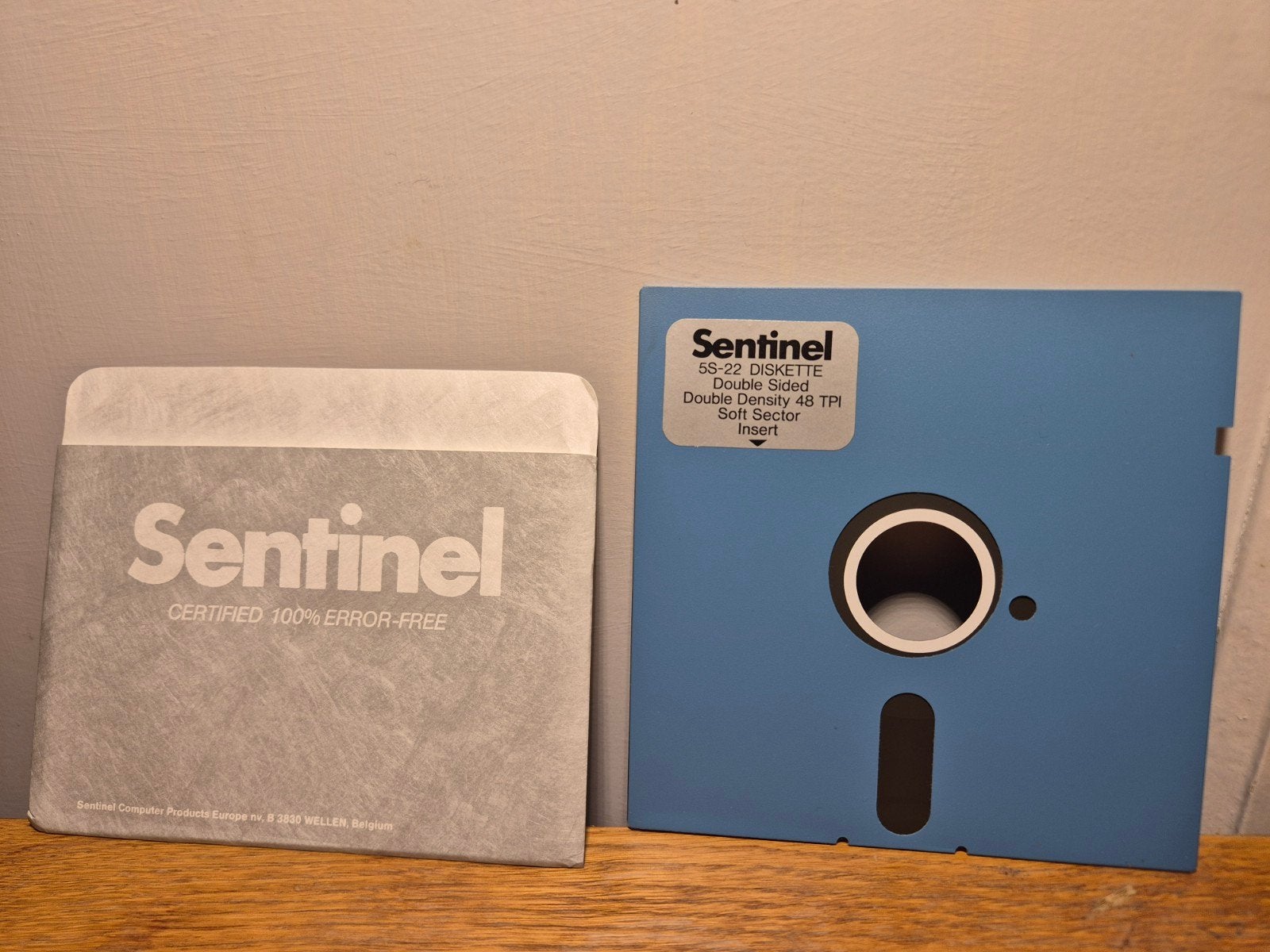 Blauwe 5,25 inch floppy disk, Sentinal/ double sided, Computers en Software, Ophalen of Verzenden