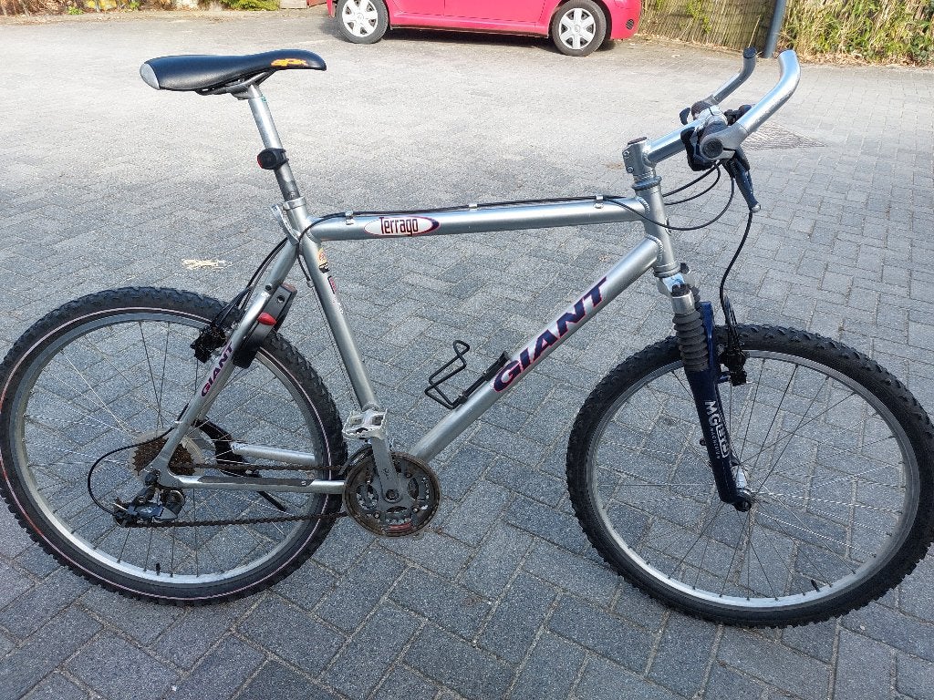 Mooie perfecte zilvergijze Giant Terrago T6, Fietsen en Brommers, Fietsen | Mountainbikes en ATB, Gebruikt, Heren, Giant, 53 tot 57 cm
