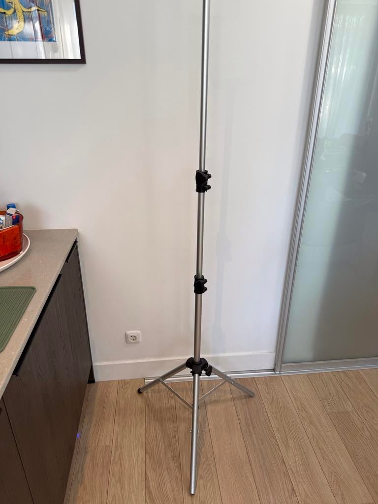 Fotografie statief + lampbevestiging +/- 2 meter, Ophalen, Gebruikt, 175 cm of meer, Driepoot
