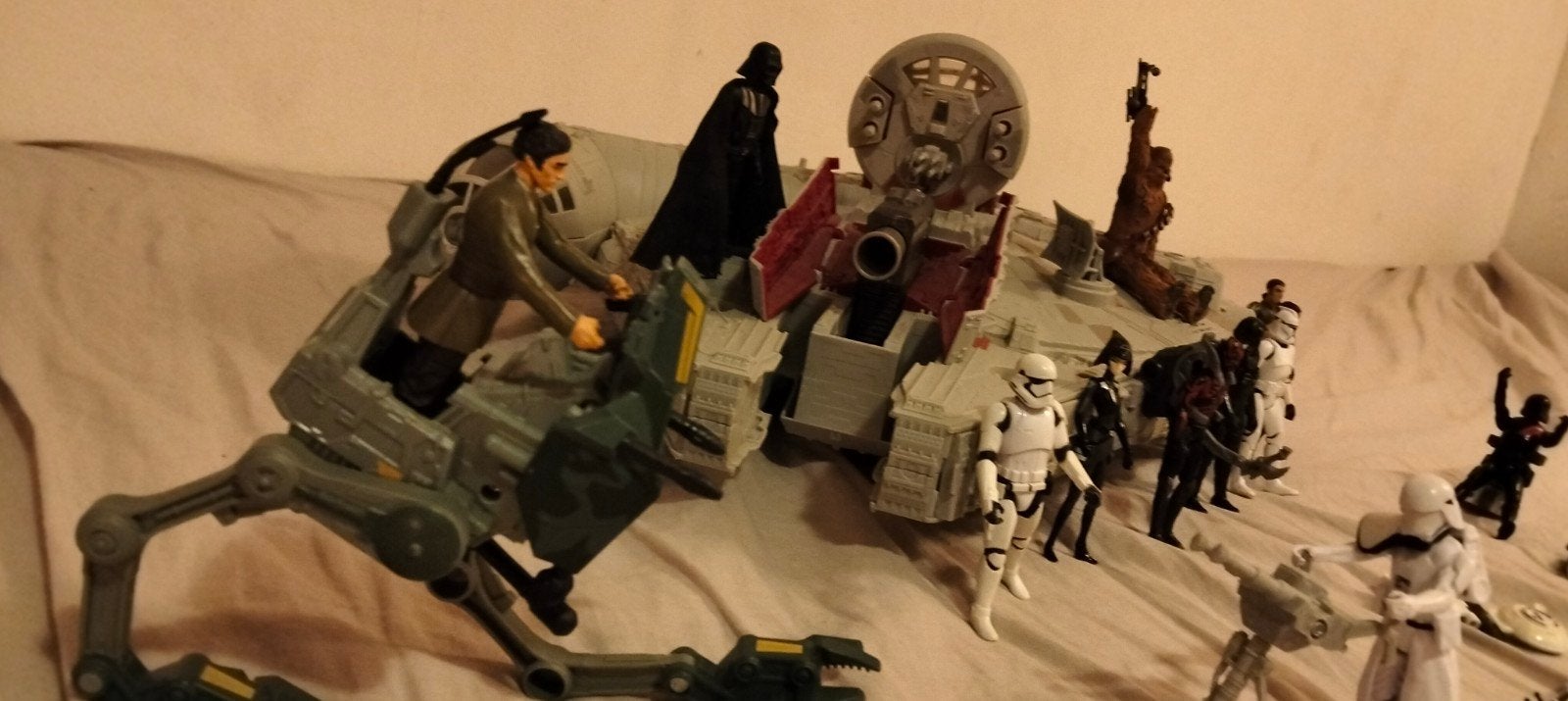 Grote Star Wars Millennium Falcon + Figuren + Accessoires, Ophalen, Gebruikt, Actiefiguurtje