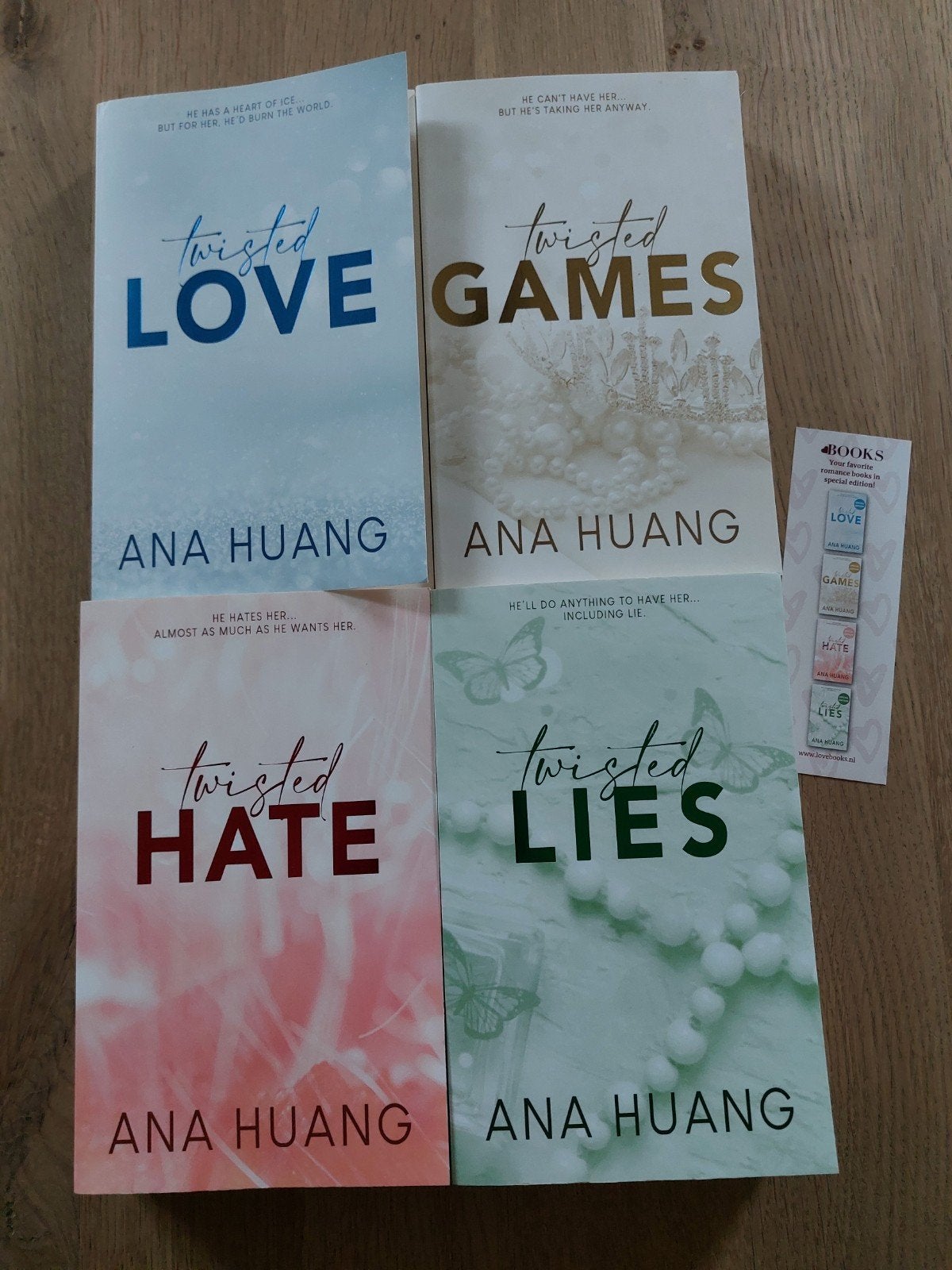 Twisted Serie (4 boeken) - Ana Huang - Paperback Engels, Boeken, Romans, Ophalen of Verzenden, Zo goed als nieuw, Ana Huang, Amerika