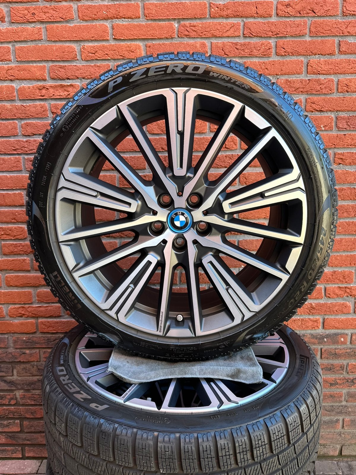 Originele BMW X1 iX1 U11 X2 velgen 20 inch, Winterset BTW, Auto-onderdelen, Ophalen, 245 mm, Banden en Velgen, Winterbanden