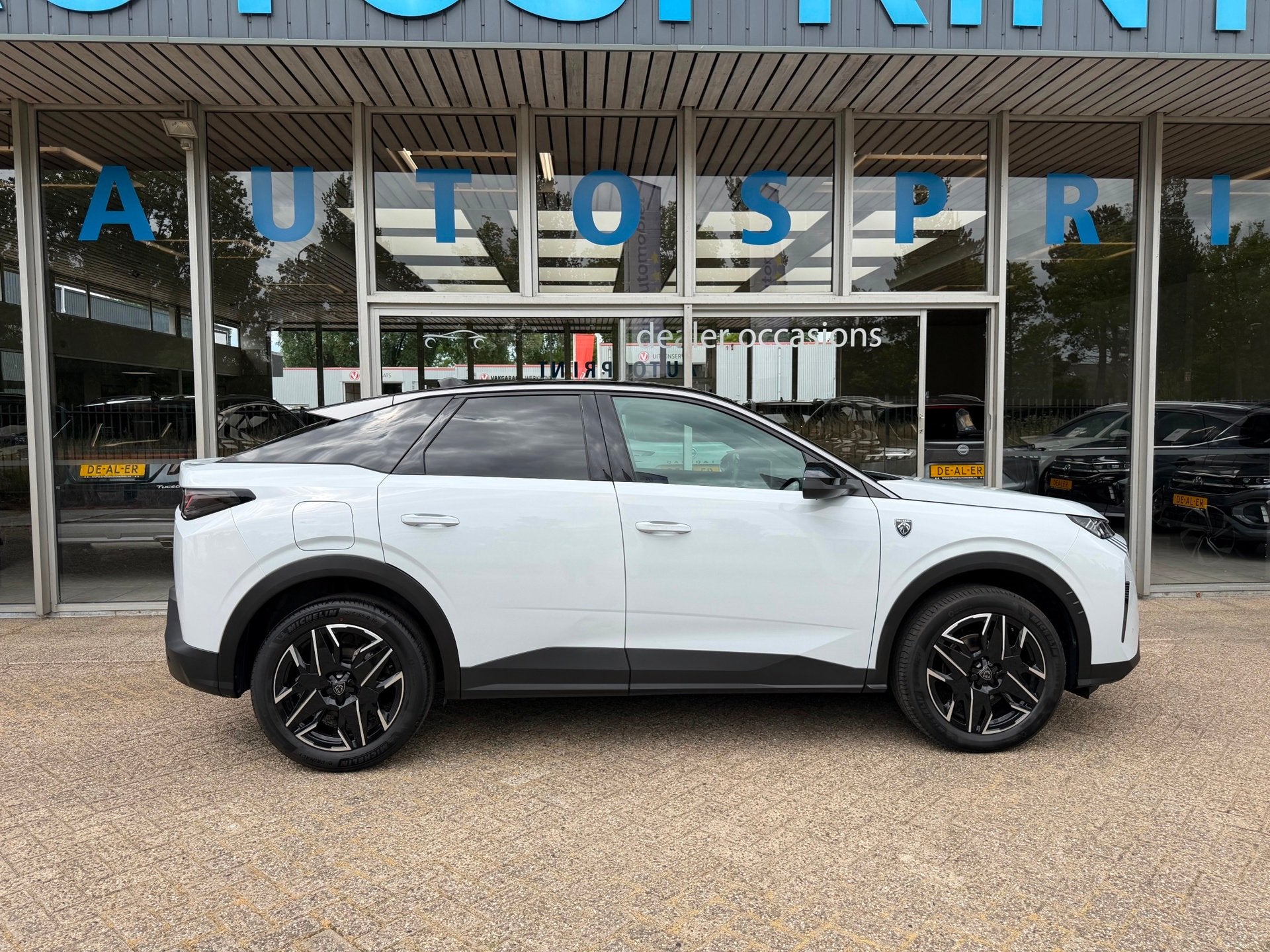 Peugeot 3008 1.2 Hybrid 145 GT NAVIGATIE , CAMERA, 145 pk, Gebruikt, Automatische klimaatregeling, 1199 cc