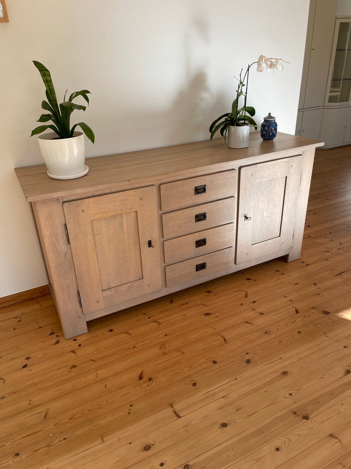 Massief houten dressoir met lades en deuren, 150 tot 200 cm, Ophalen of Verzenden, Zo goed als nieuw, Met lade(s)