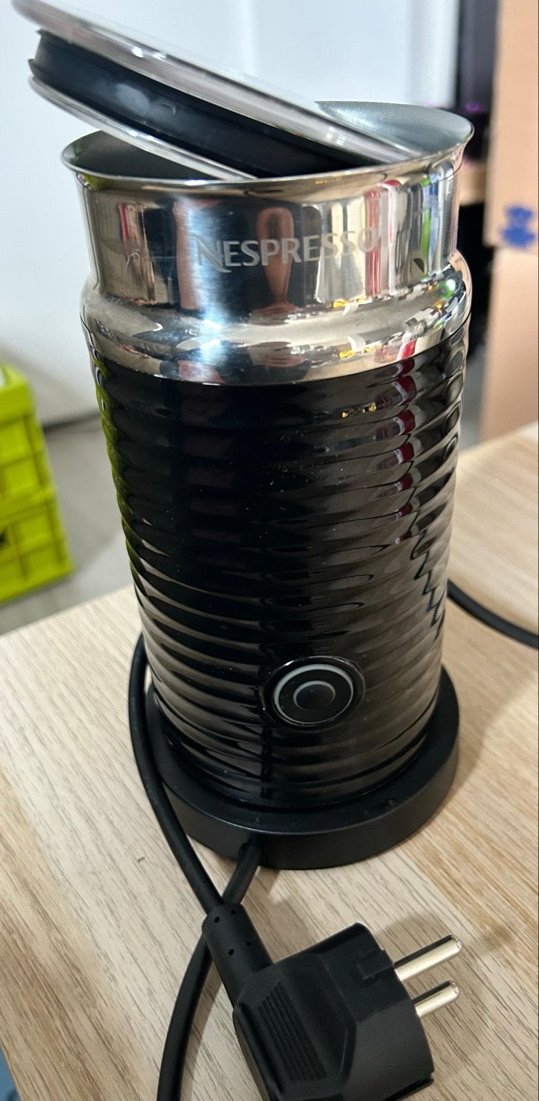 Nespresso melkopschuimer - Zo goed als nieuw, Witgoed en Apparatuur, Ophalen of Verzenden, Zo goed als nieuw, Elektrische melkopschuimer