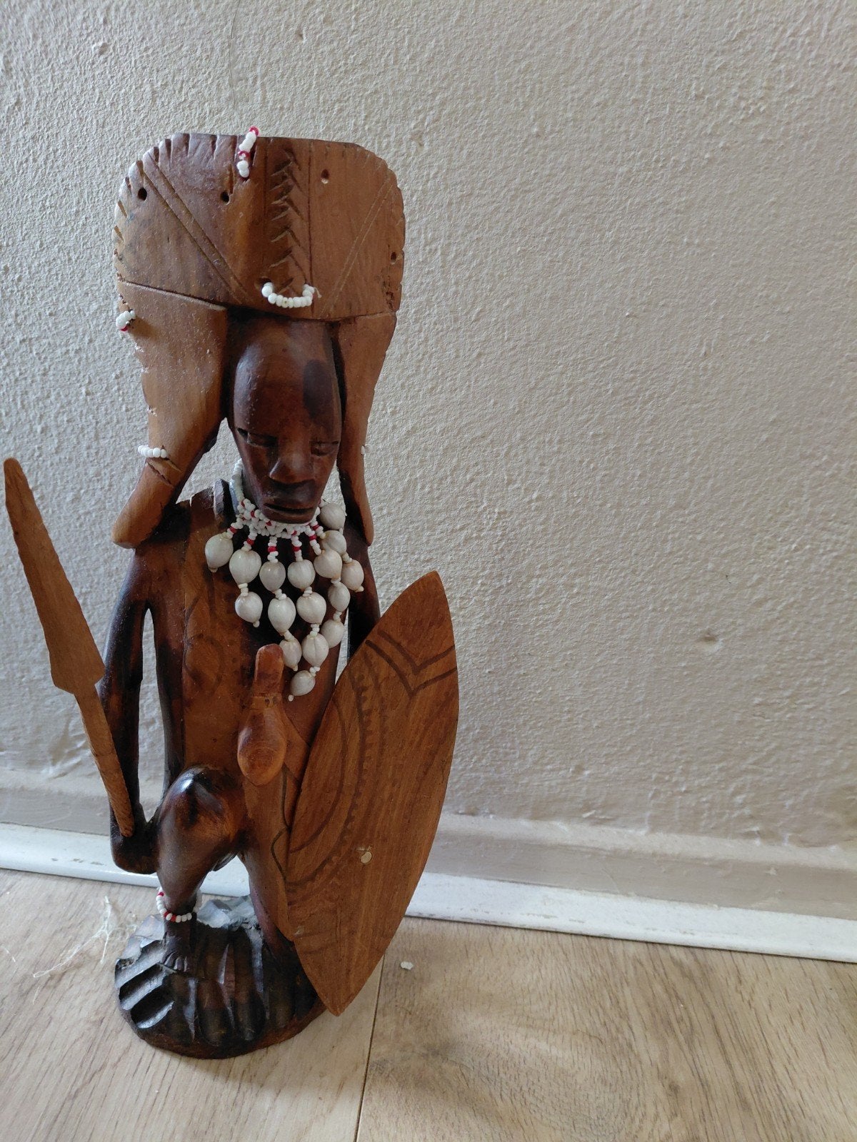 Houten Masai Beeld met Speer en Schild - Afrikaanse Kunst, Ophalen of Verzenden, Handgemaakt, 20 - 50 cm, Beeld