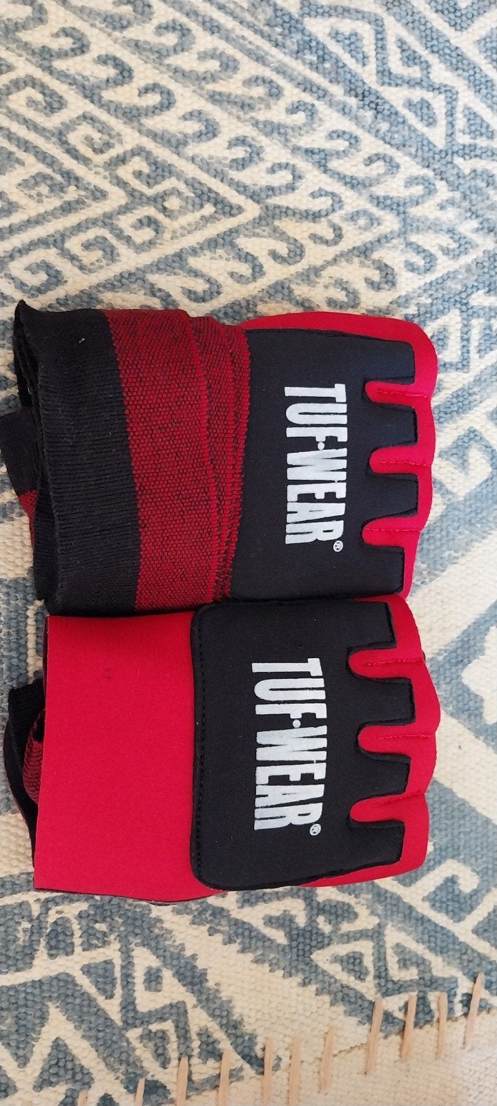 Tuf Wear Boksbinnenhandschoenen Rood Maat M, Ophalen of Verzenden, Zo goed als nieuw, Boksbinnenhandschoenen