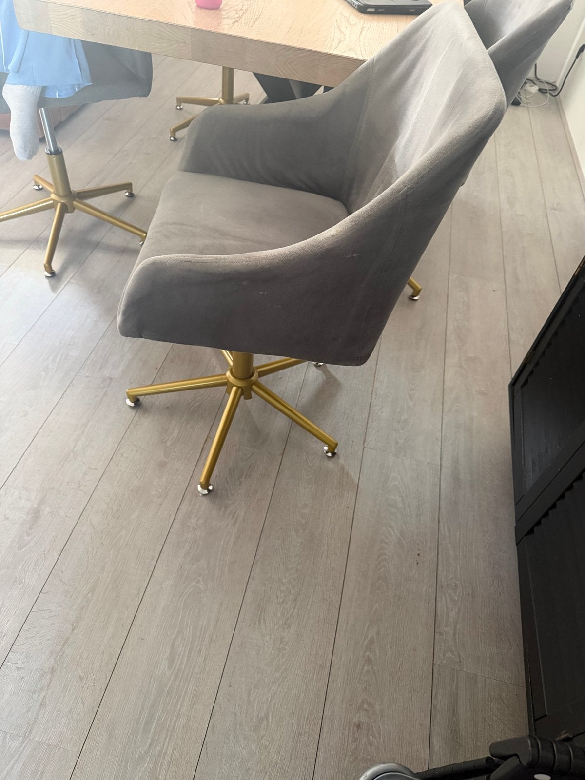 4 fluwelen eetkamerstoelen - Grijs met gouden onderstel, Ophalen, Gebruikt, Vier, Stof