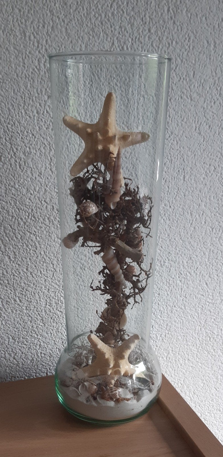 Decoratieve glazen vaas met zeesterren en schelpen, Overige kleuren, Ophalen of Verzenden, Minder dan 50 cm, Glas