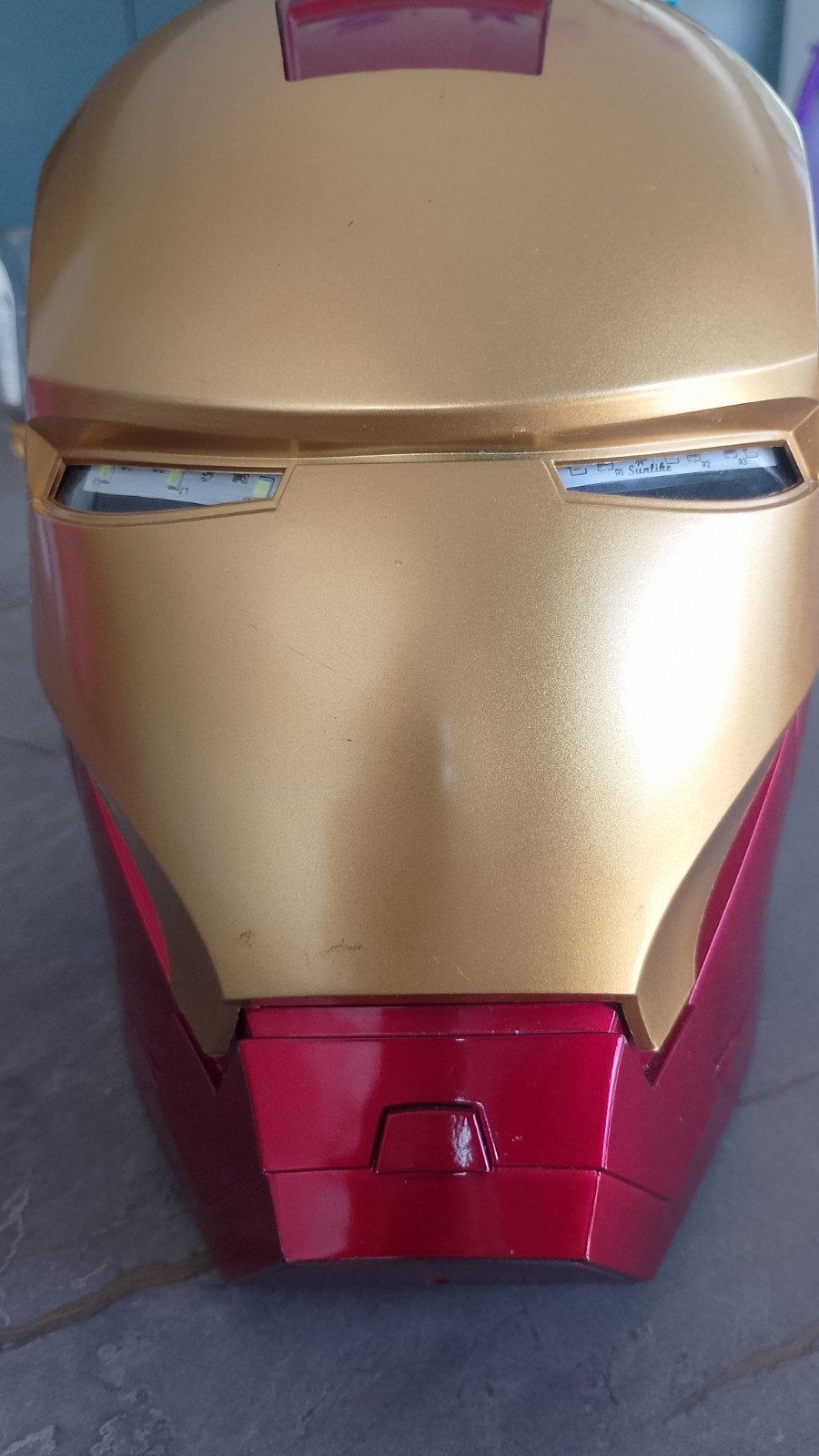 Iron man helm, Ophalen