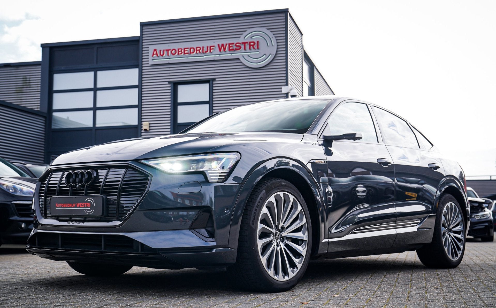 Audi E-tron Sportback 55 quattro S edition 95 kWh |Virtual M, Dealer onderhouden, Zwart, 95 kWh, 1583 min