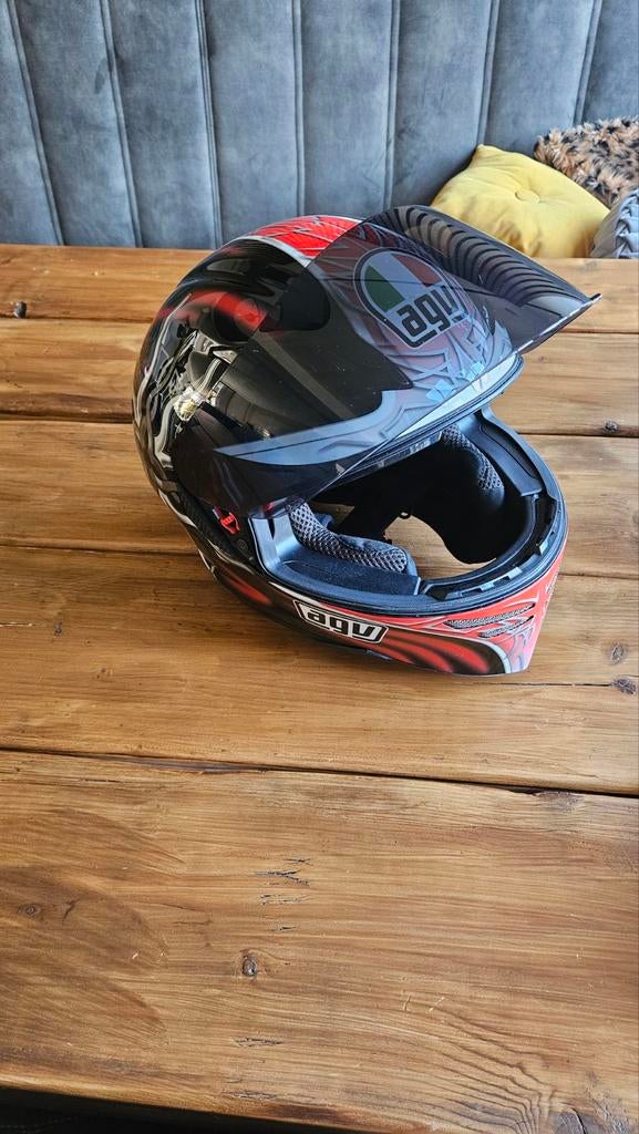 AGV Motorhelm Maat M met Donker Vizier - Zeer Goede Conditie, Motoren, Ophalen of Verzenden