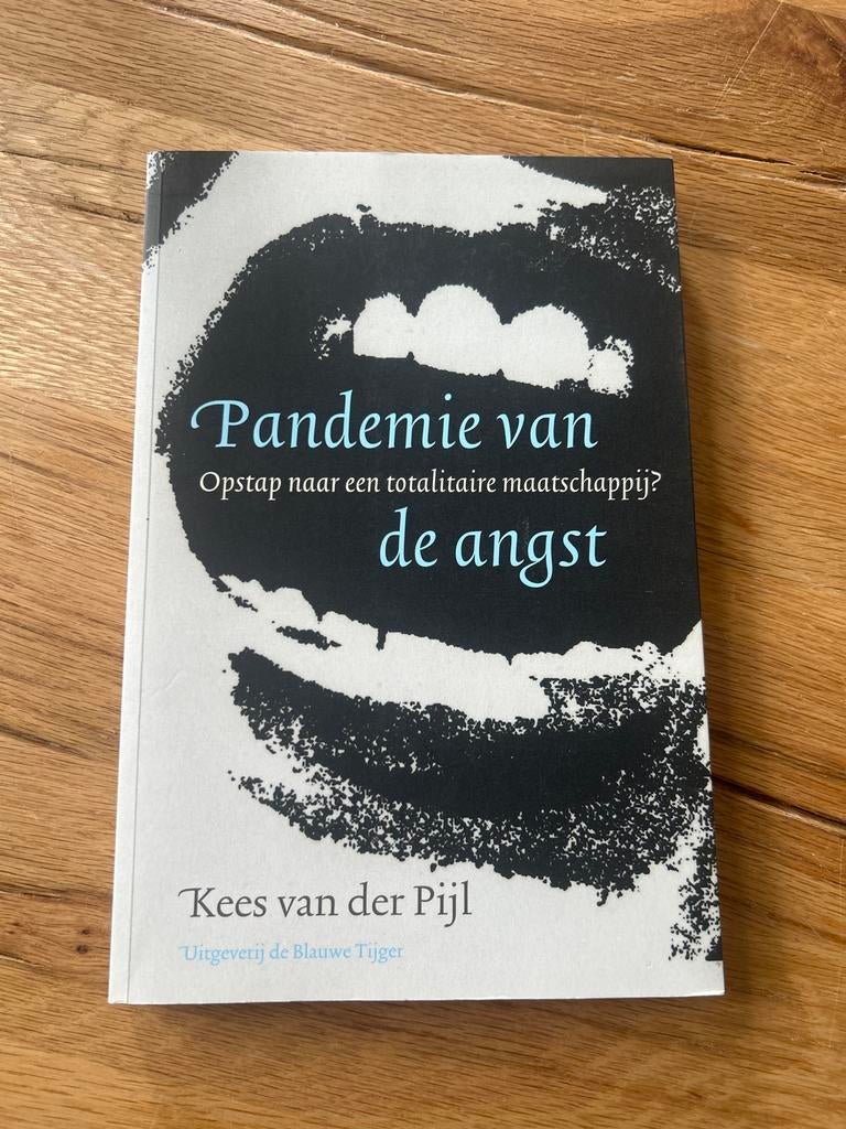 Pandemie van de angst - Kees van der Pijl, Ophalen of Verzenden, Zo goed als nieuw