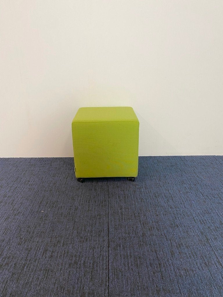 15 x Verrijdbaar ATMR poefje, groene stof, 46 x 46 cm., Ophalen, Minder dan 50 cm, Gebruikt, Vierkant