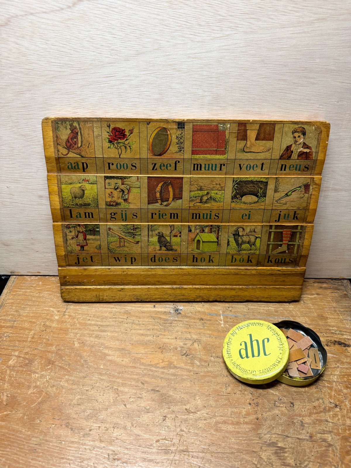 Vintage leesplankje Aap Roos Zeef met blikje, Antiek en Kunst, Antiek | Schoolplaten, Ophalen of Verzenden, Overige thema's