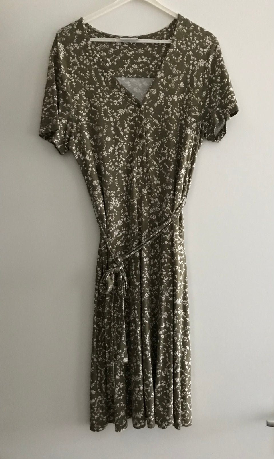 Mooie jurk van Freequent maat 38, Kleding | Dames, Maat 38/40 (M), Ophalen of Verzenden, Zo goed als nieuw, Onder de knie