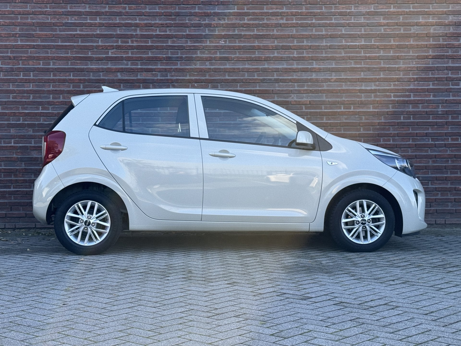 Kia Picanto 1.0 DPi DynamicLine Automaat 2022 40dkm eerste e, Auto's, Stof, Gebruikt, 4 stoelen, Origineel Nederlands