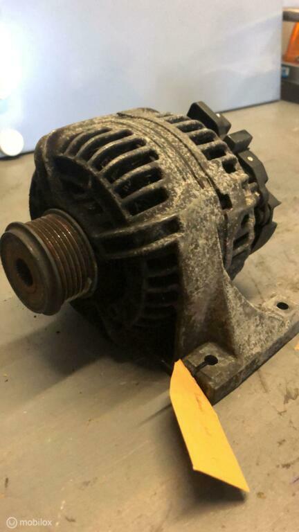 Dynamo origineel Volvo V70 II ('00-'08) 0124515017, Gebruikt, Ophalen of Verzenden, Volvo, Volvo