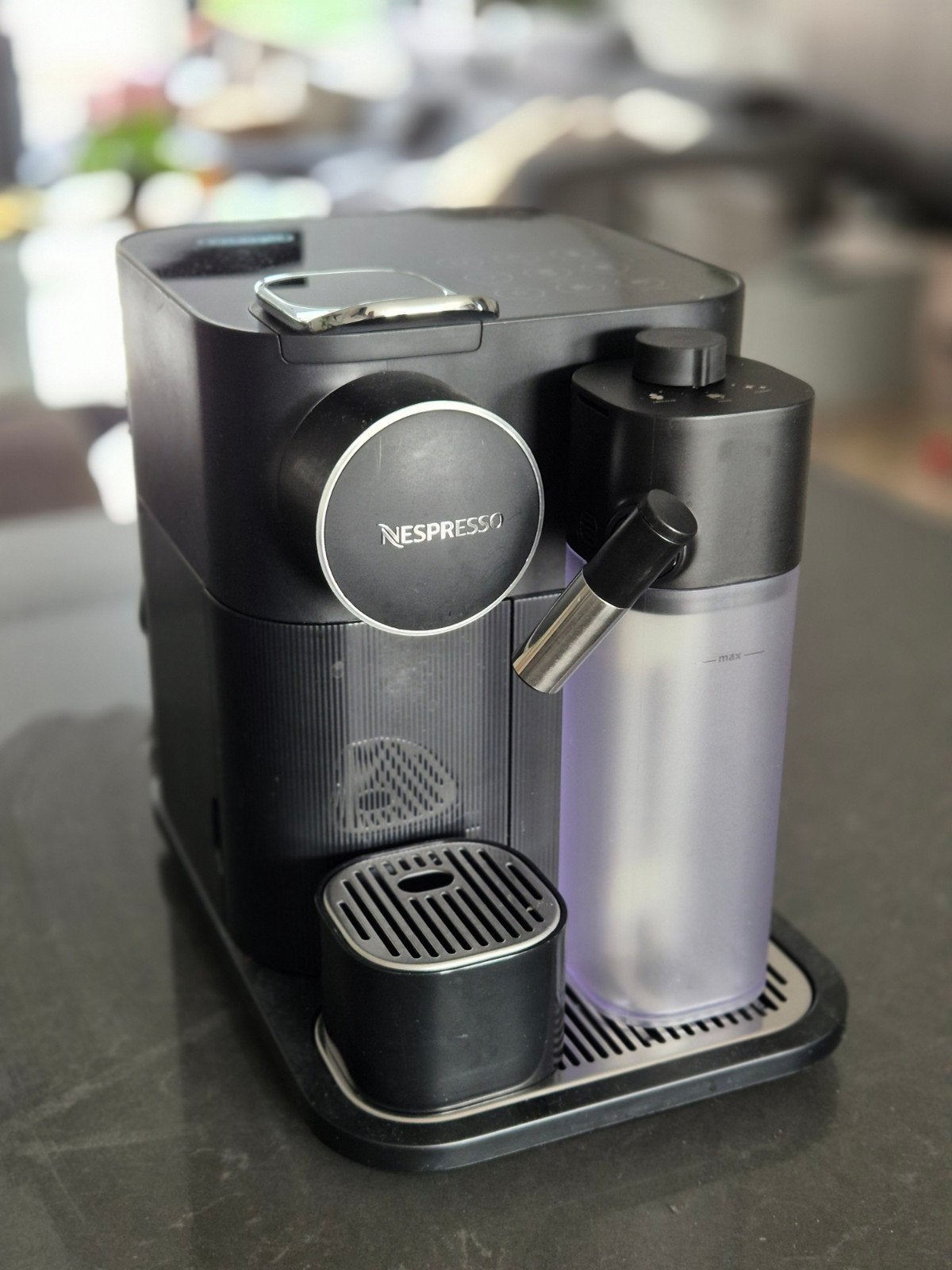 Foto 5 van Nespresso De'Longhi gran Lattissima zwart