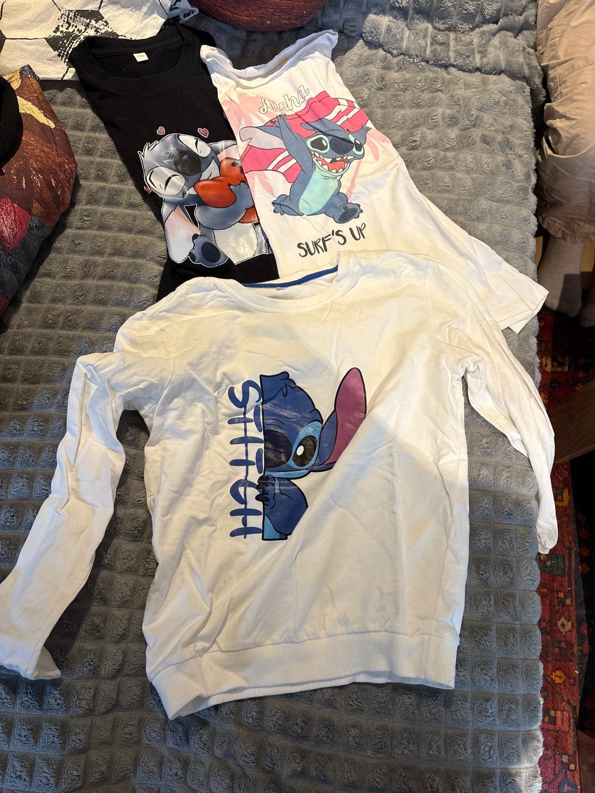 2 Stitch shirts en 1 Stitch trui maat 150, Ophalen of Verzenden, Gebruikt, Jongen of Meisje, Setje