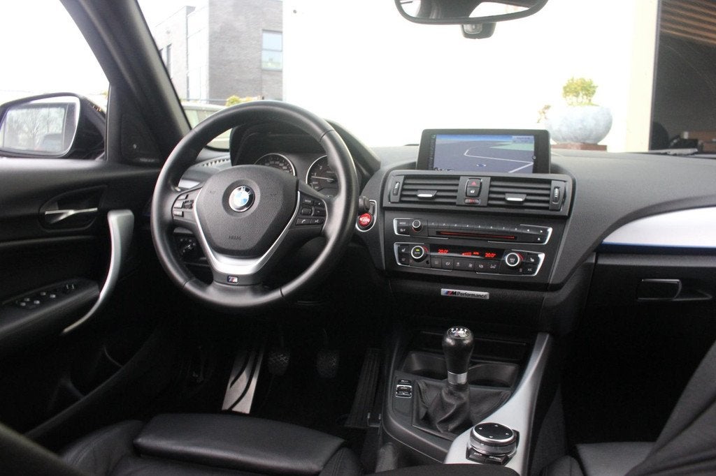 BMW 1-serie M135i High Executive M Sport | NAP | Leer |, Achterwielaandrijving, Gebruikt, 320 pk, Handgeschakeld
