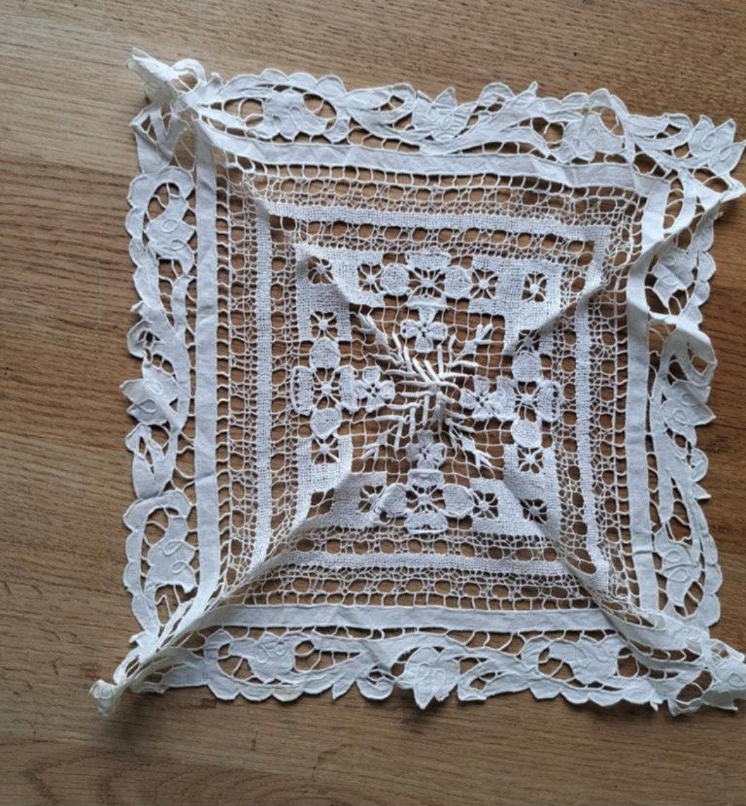 Antiek kanten kleedje, Ophalen of Verzenden