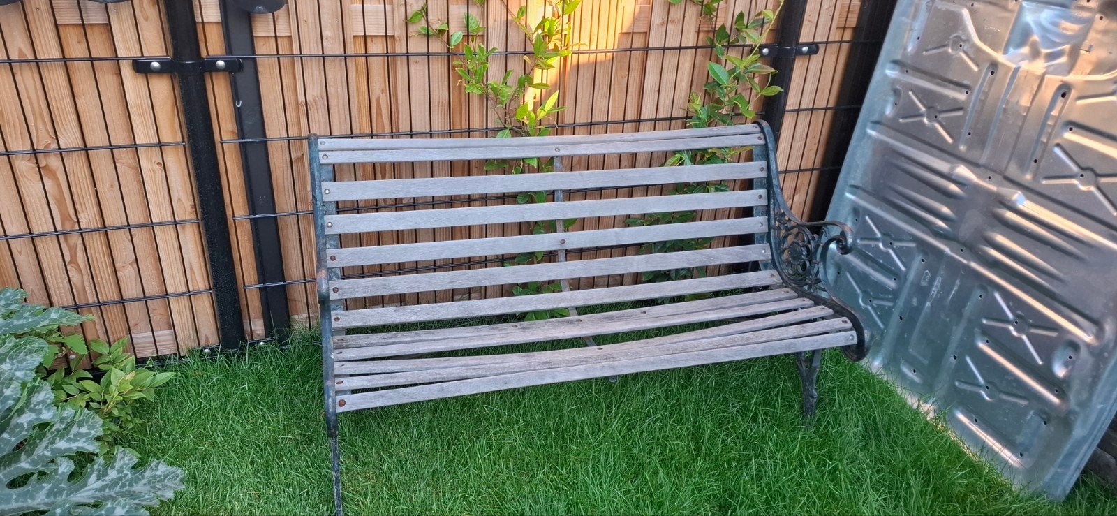 Houten tuinbankje met gietijzeren frame, Tuin en Terras, Tuinbanken, Ophalen, Hout