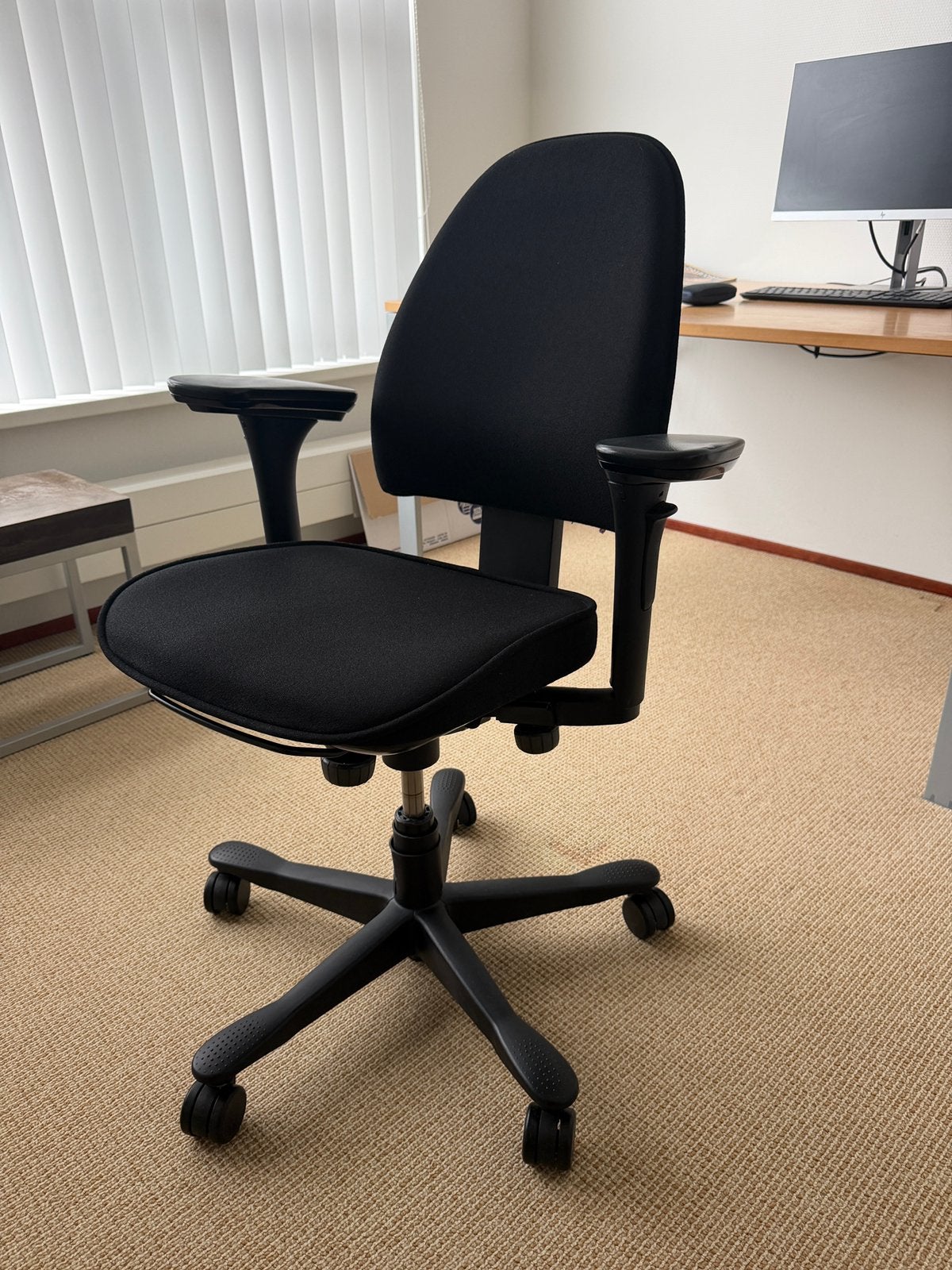 Kinnarps ergonomische bureaustoel, Ophalen, Zo goed als nieuw, Zwart