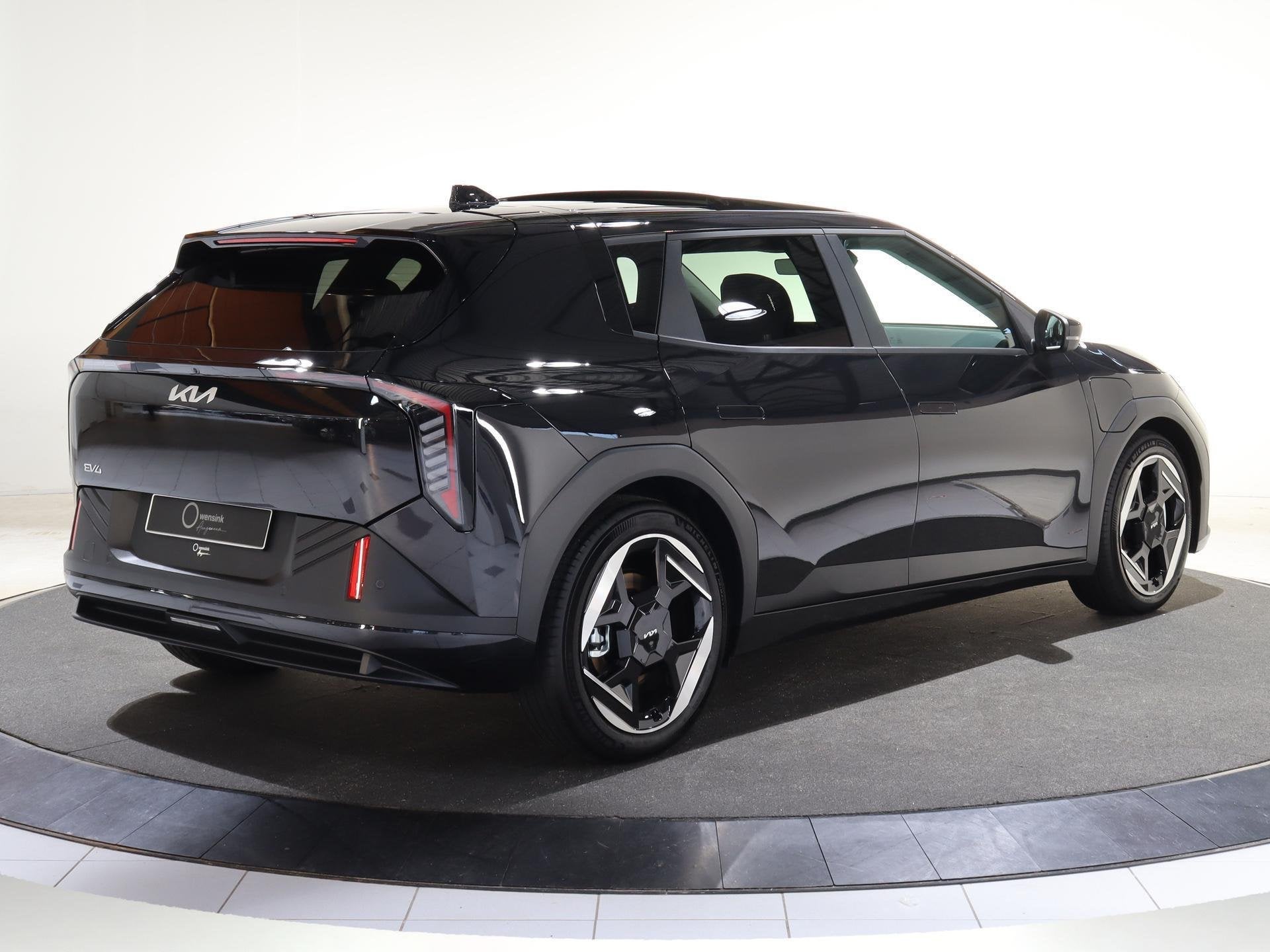 Kia EV4 Plus Advanced 81.4 kWh | Panoramaschuifdak | Verwarm, Auto's, 81 kWh, 510 min, Zwart, 594 km