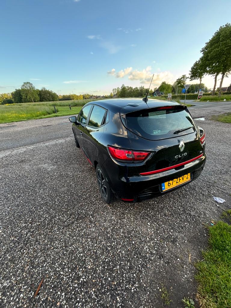 Was 3600 nu 2500 Renault Clio Zwart met APK | Bouwjaar 2012, Auto's, Voorwielaandrijving, 898 cc, Stof, 40 €/maand