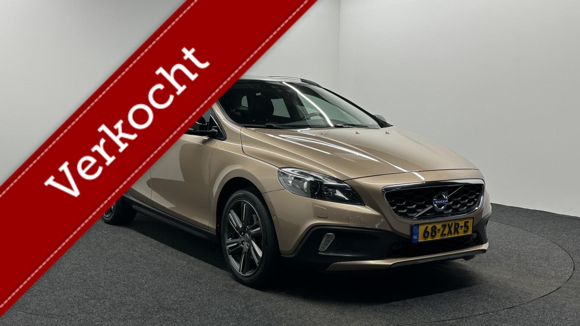 Volvo V40 Cross Country 1.6 T4 Summum CAMERA PANO LEER NAVI, Auto's, Voorwielaandrijving, 4 cilinders, 179 pk, Autotrust