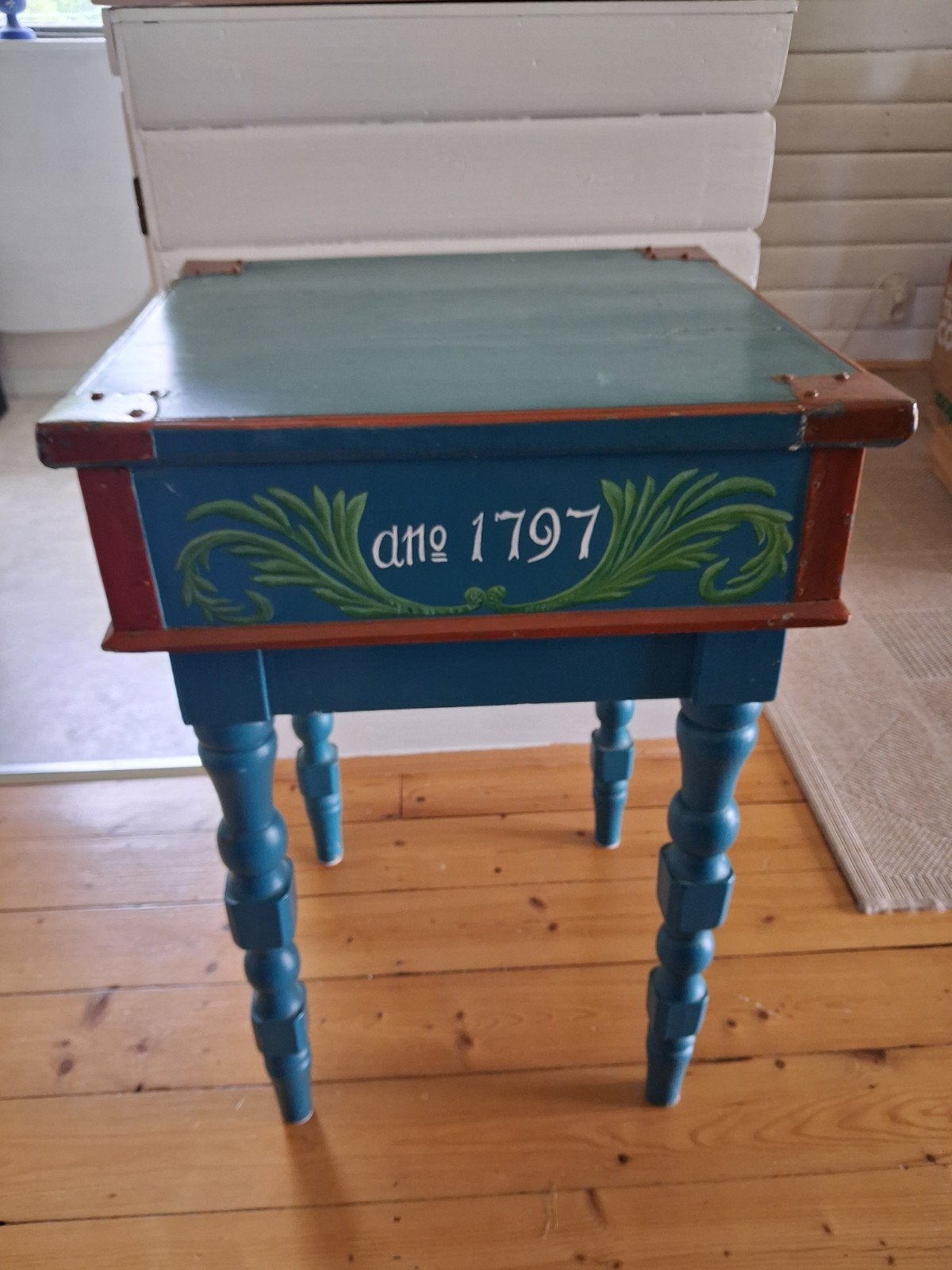 Antiek handbeschilderd Zweeds naaikastje / naaitafeltje 1797, Ophalen