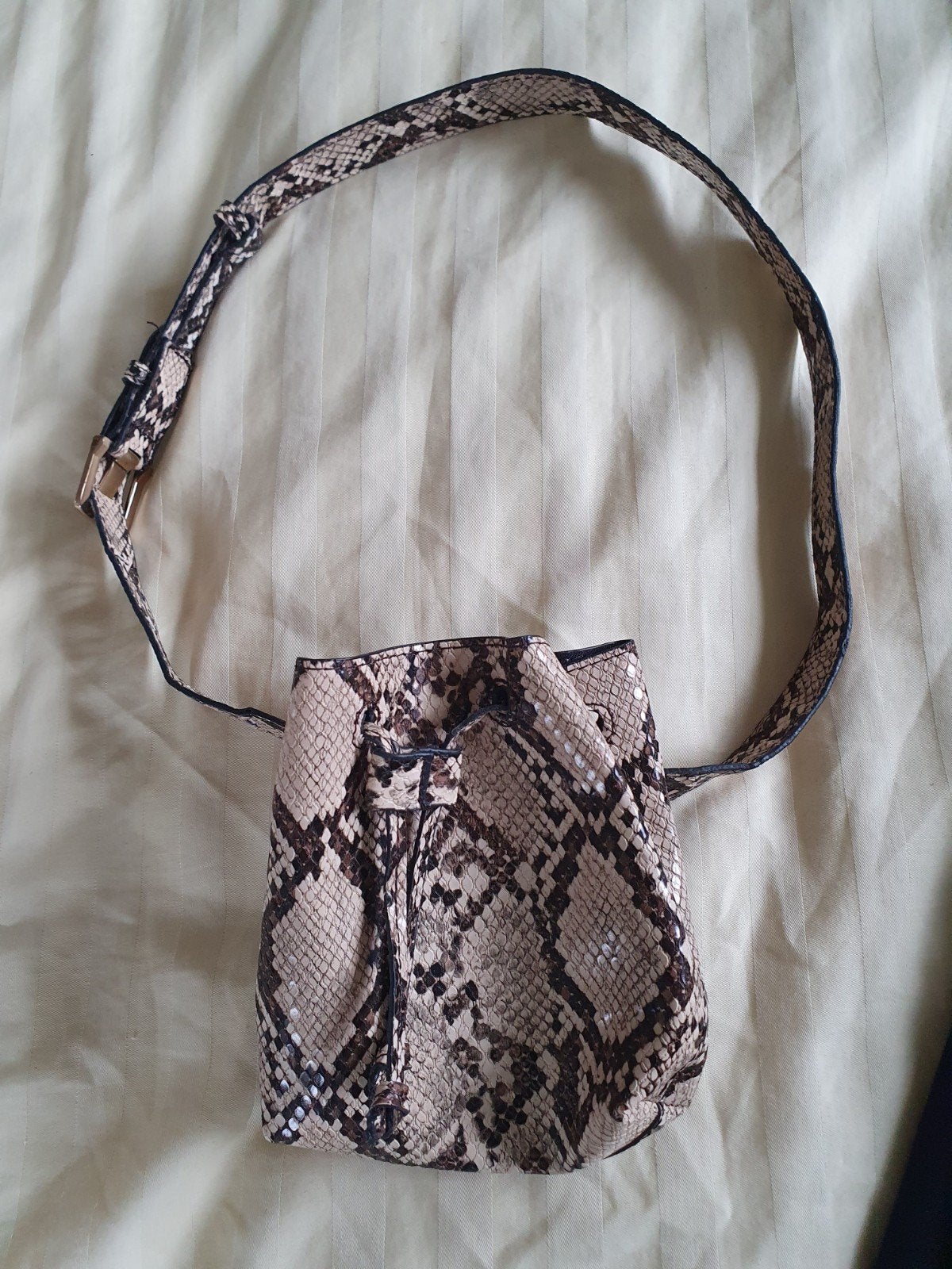 Klein buideltasje met aansnoerkoord, Sieraden, Tassen en Uiterlijk, Ophalen of Verzenden, Nieuw