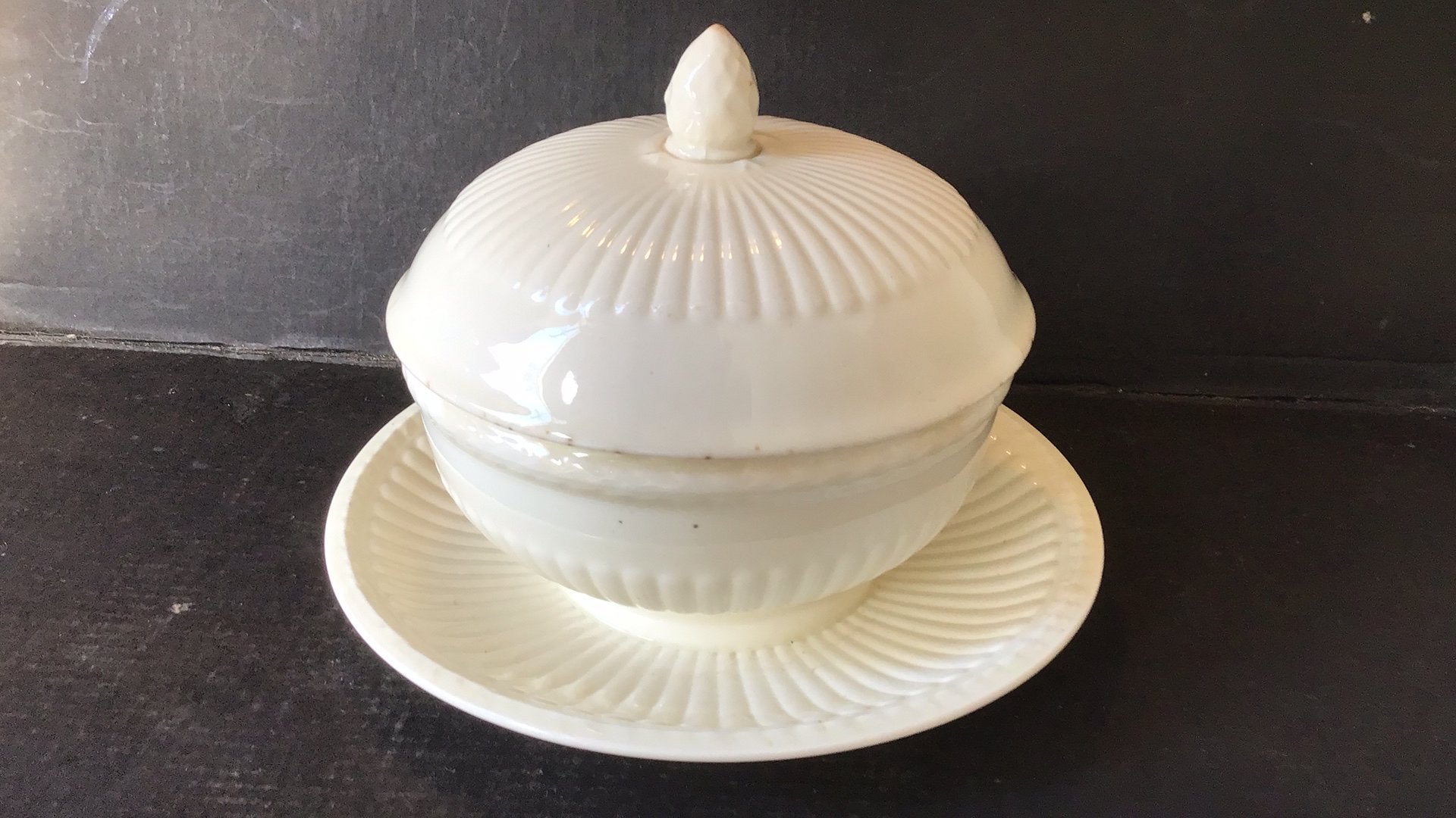 Wedgwood Edme ronde botervloot met deksel, Ophalen of Verzenden