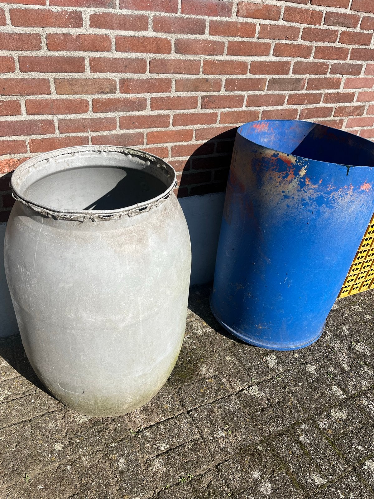 Grote plastic vaten - grijs en blauw, Ophalen, Gebruikt, 40 tot 60 cm, Overige typen