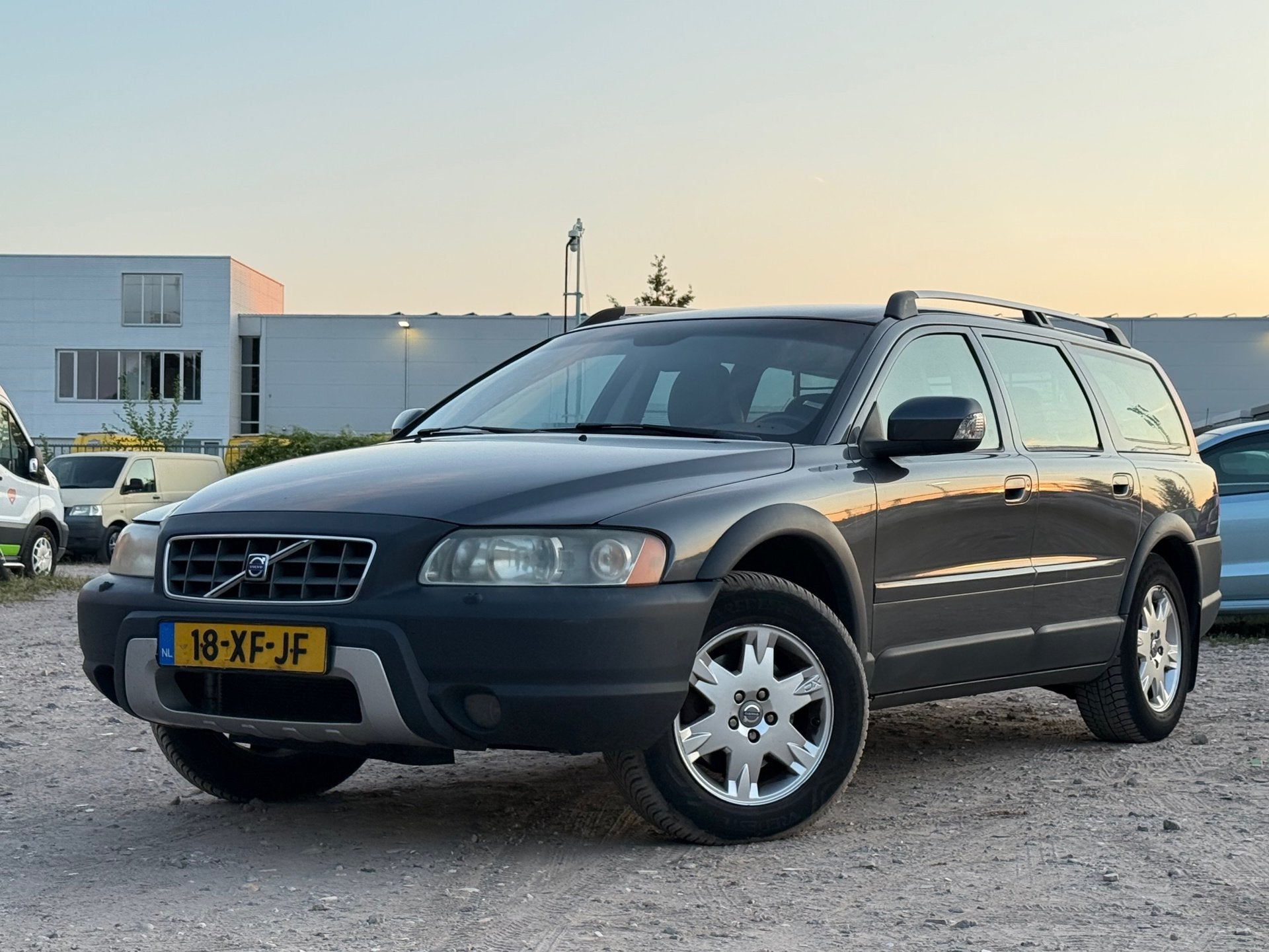 Volvo XC70 2.4 D5 4X4 AWD CROSSCOUNTRY/ AUTOMAAT/ XENON, Auto's, Automaat, 1694 kg, 197 €/maand, XC70