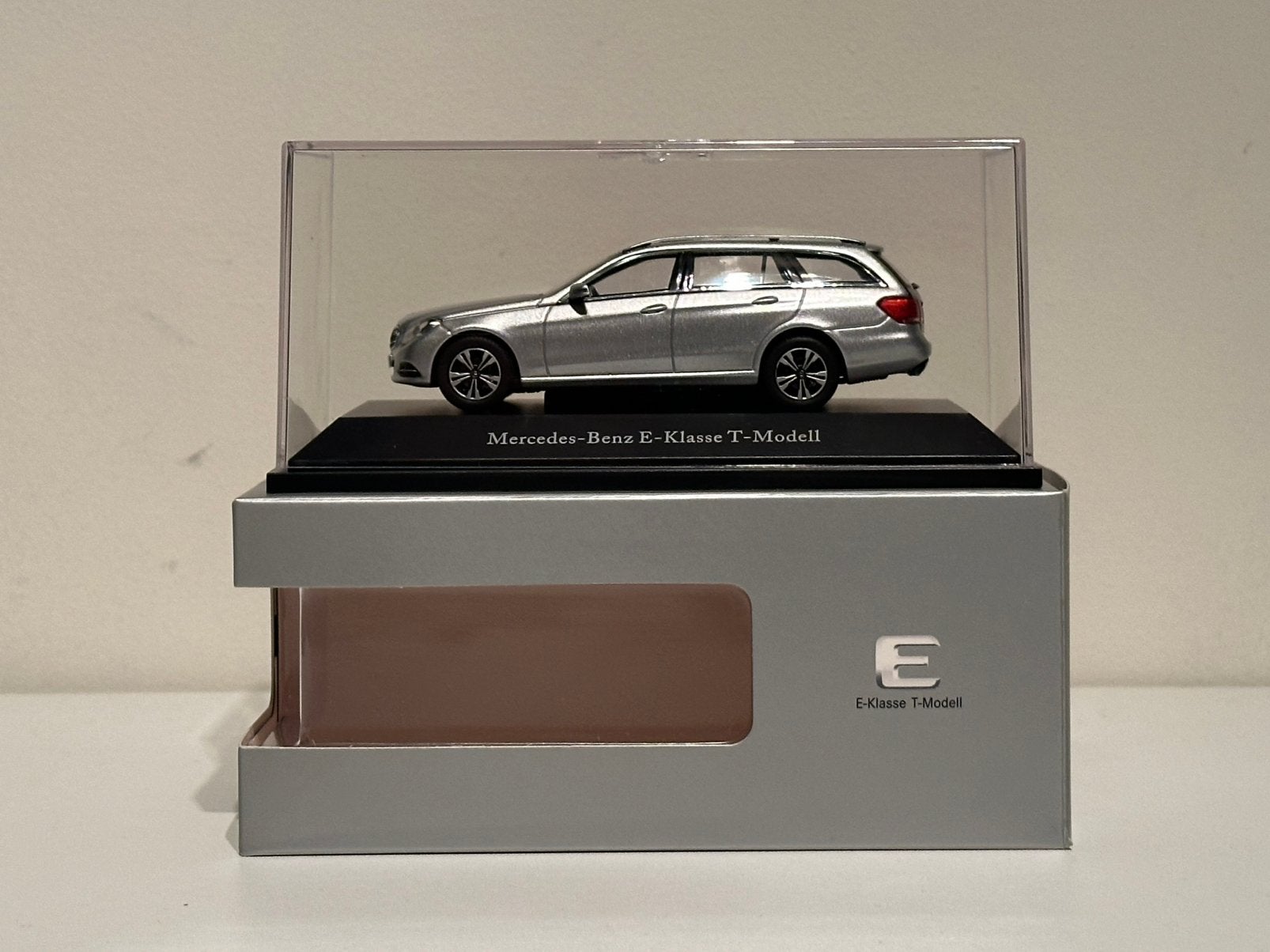 Mercedes-Benz E-klasse Estate Facelift | Kyosho | schaal1:43, Hobby en Vrije tijd, Modelauto's | 1:43, Ophalen of Verzenden, Nieuw