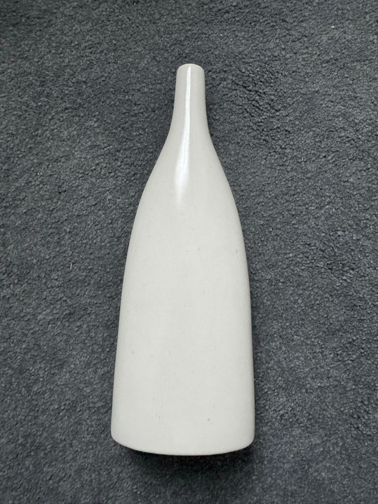 Witte vaas van IKEA - Stijlvol en minimalistisch, Wit, Aardewerk of Porselein, Ophalen of Verzenden, Zo goed als nieuw