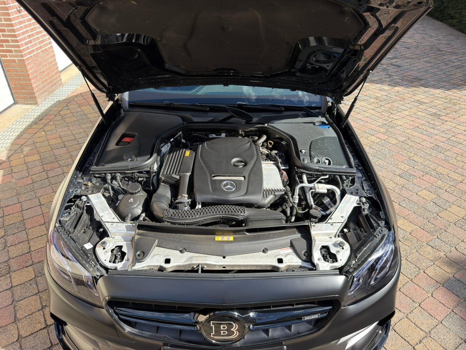 Foto 23 van Mercedes-Benz E 200 | BRABUS/AMG styling | MAT ZWART |