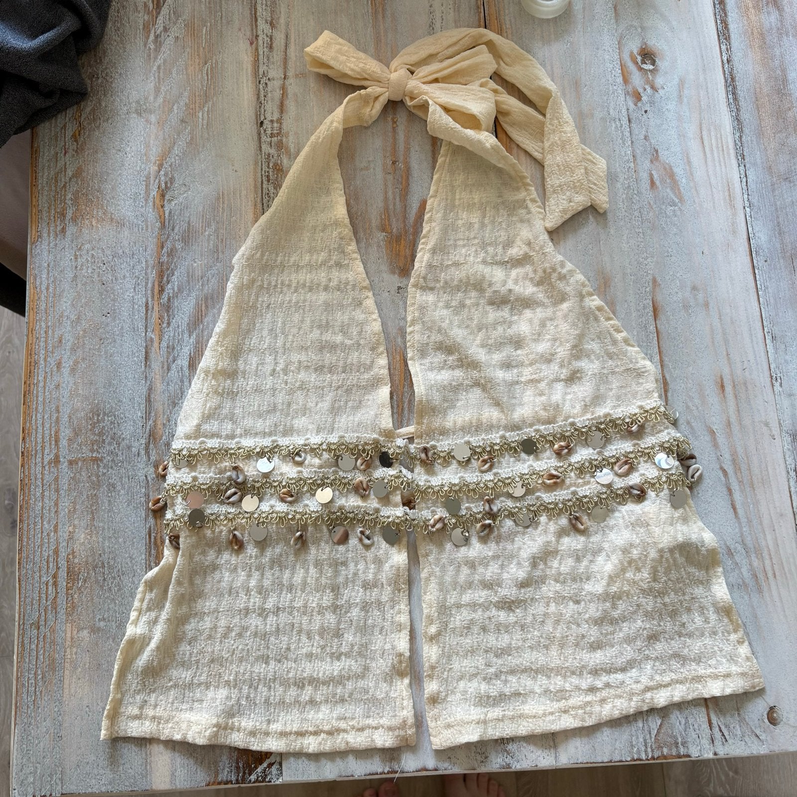 Haltertop met schelpen en pailletten, Kleding | Dames, Tops, Maat 38/40 (M), Verzenden, Beige, Nieuw