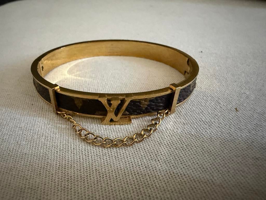 Louis Vuitton Armband Goudkleurig met Monogram en Ketting, Ophalen of Verzenden, Gebruikt, Goud, Overige materialen