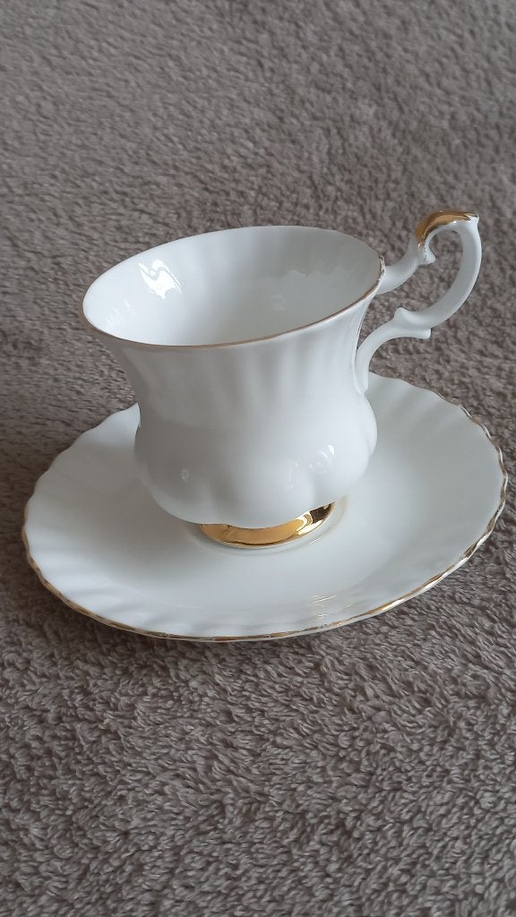 Royal Albert Val d'Or kop en schotel, Antiek en Kunst, Ophalen of Verzenden