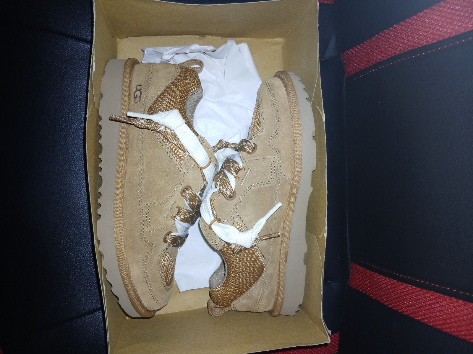 Nieuwe Ugg sneakers - Hellbraun - Maat 35/36, Kleding | Dames, Schoenen, Bruin, Nieuw, Ophalen of Verzenden, Sneakers of Gympen