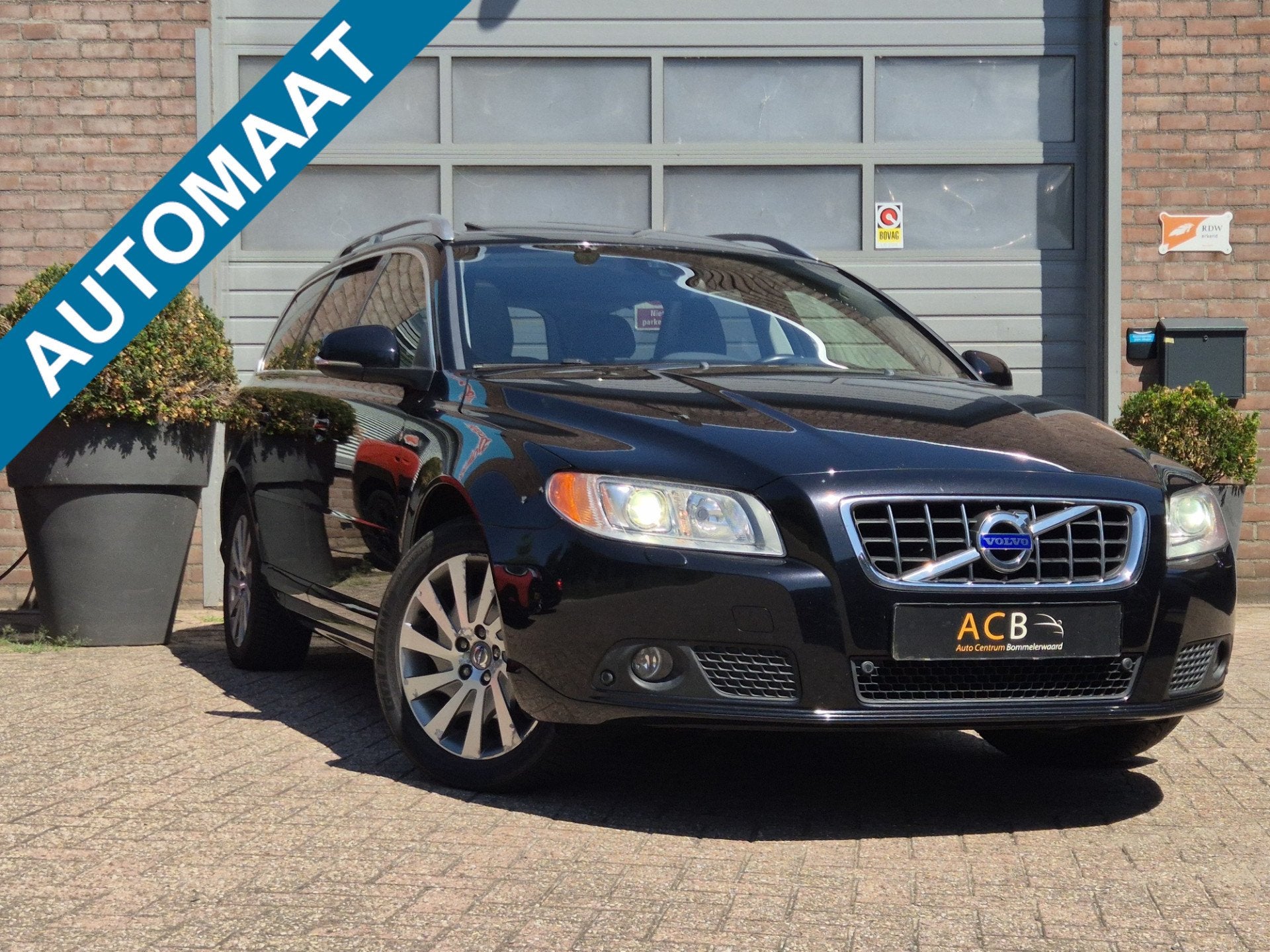 Volvo V70 1.6 T4 Limited Edition Leder/Trekhaak/Schuifdak., Euro 5, Gebruikt, Zwart, 4 cilinders